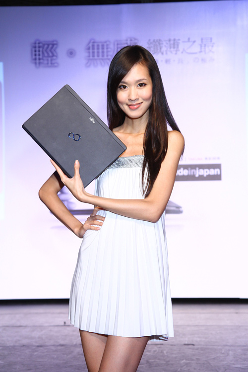 111111_fujitsu_2.jpg