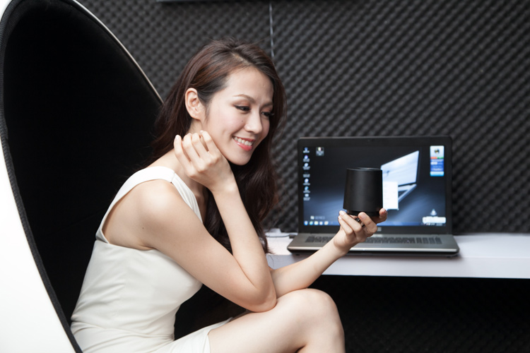 12040425_asus_1.jpg