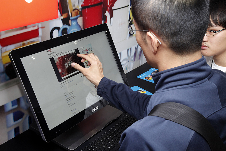 121027_asus_1.jpg