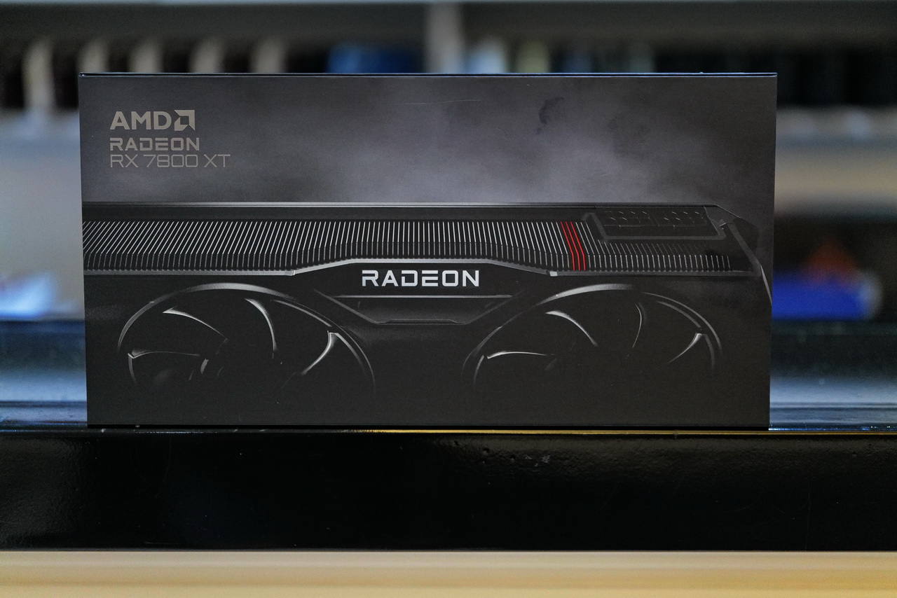 AMD RX7000系列最終站?看公版RX7800XT溫度,功耗,遊戲效能,內容創作測試並與RTX4070效能比較