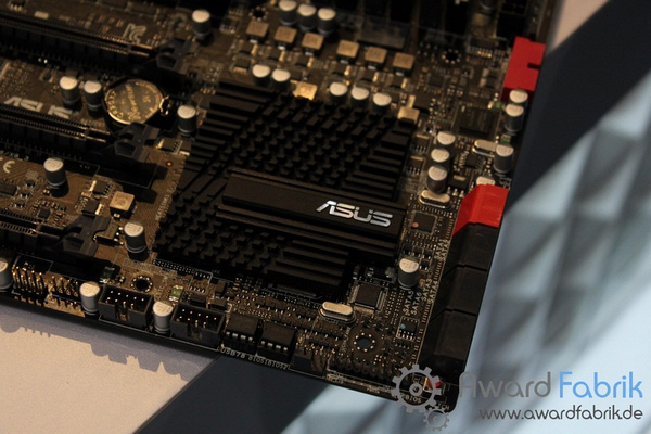 Asus-R3BE-5.jpg