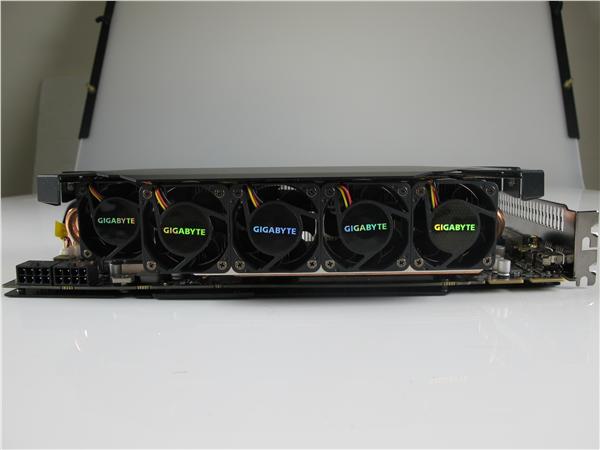 gigabyte_hd7970soc_4.jpg