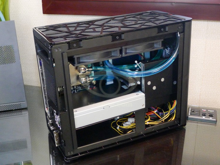 evga_mini-itx_case_2.jpg