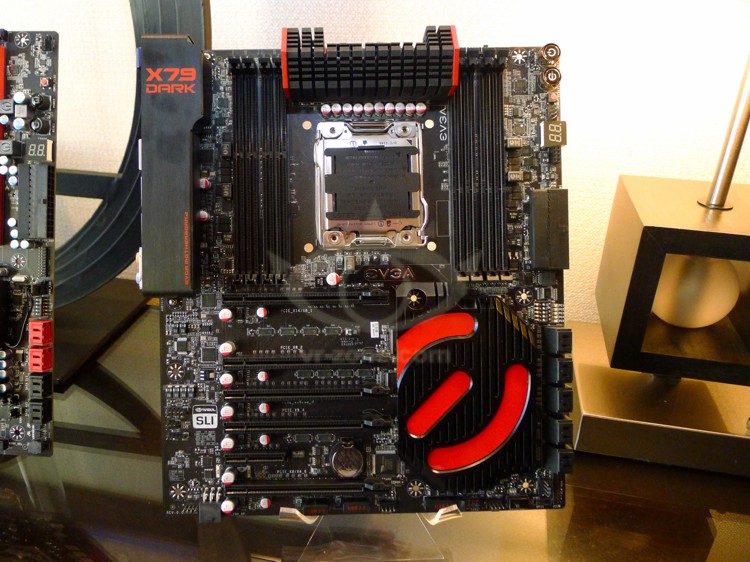 evga_x79_dark_1.jpg