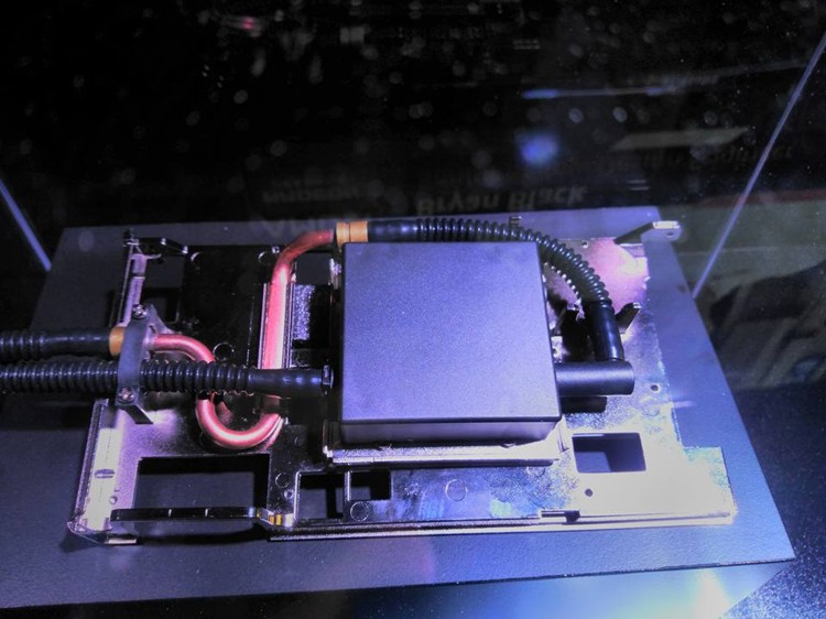 AMD-Radeon-R9-Fury-X_cooler_pcb_3.jpg