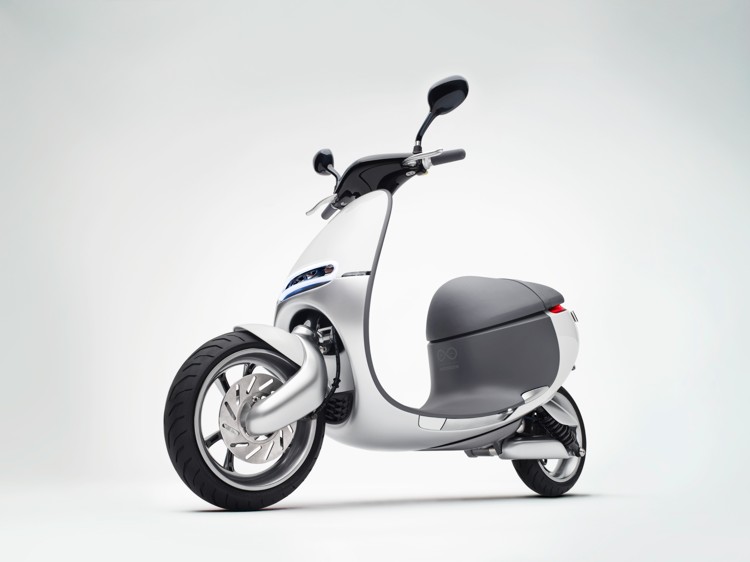 Gogoro-Smartscooter-1.jpg