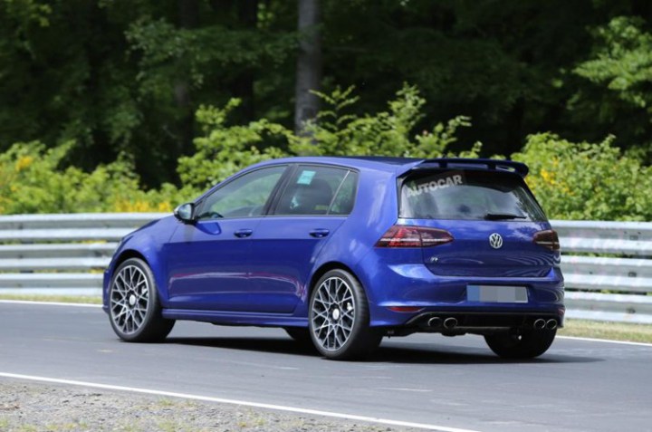 golf-r400-spypics-1.jpg