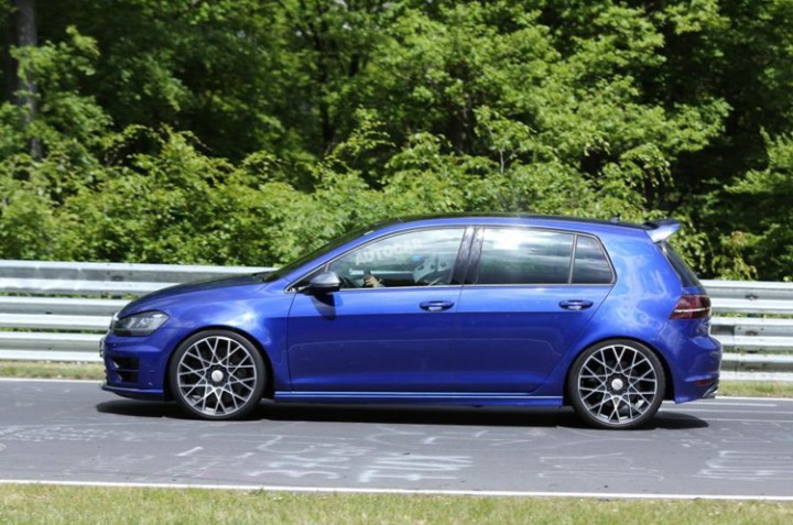 golf-r400-spypics-3.jpg