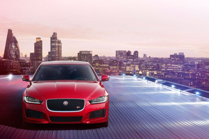 jaguar_XE_2015_1.jpg