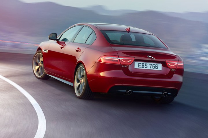 jaguar_XE_2015_2.jpg