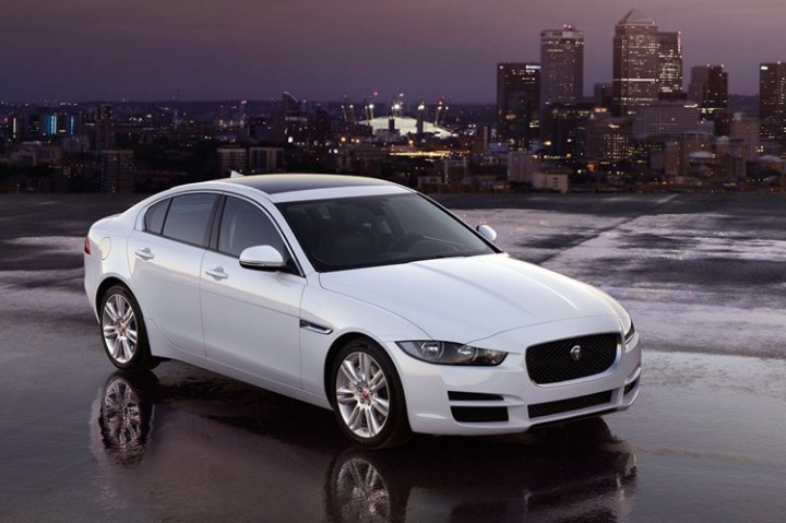 jaguar_XE_2015_3.jpg