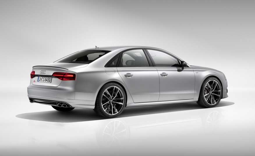 2015-Audi-S8-Plus-2.jpg