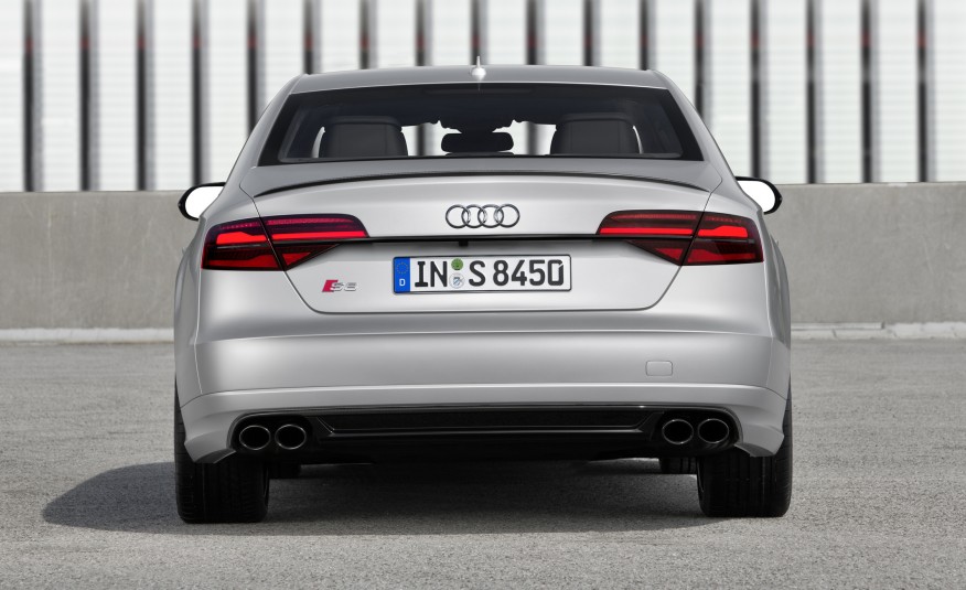 2015-Audi-S8-Plus-4.jpg