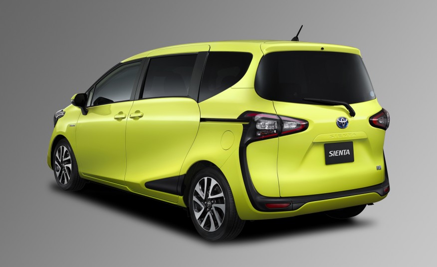 Toyota-Sienta-2.jpg