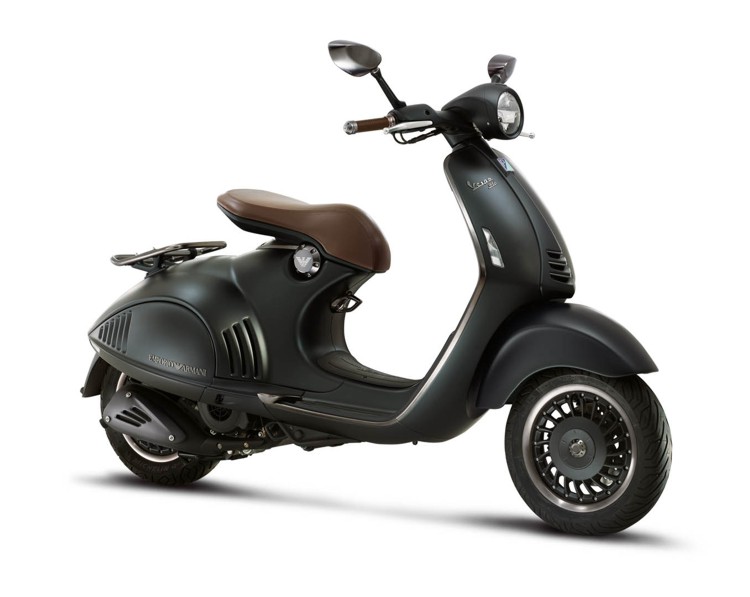 Vespa_946_Emporio_Armani_1.jpg