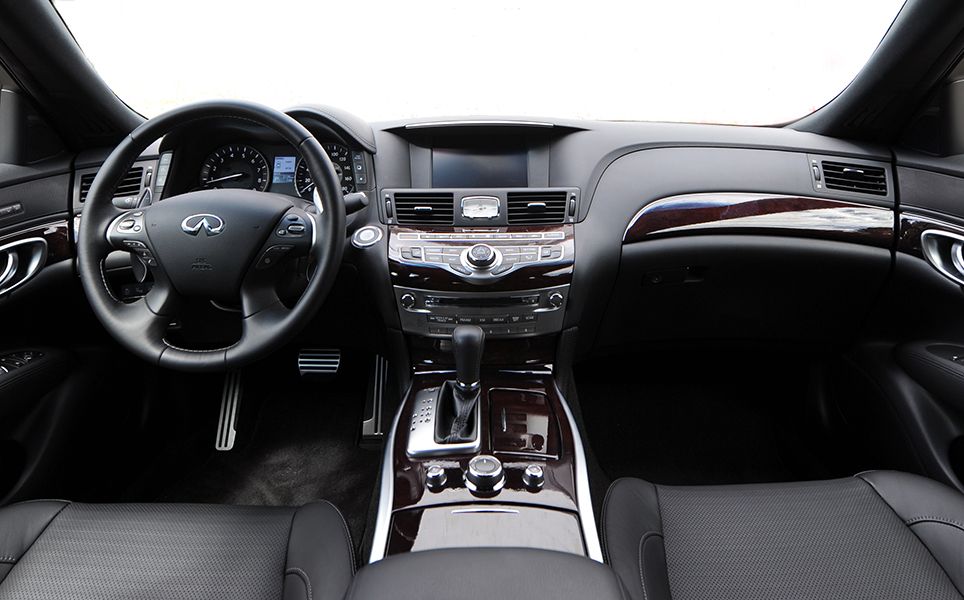 infiniti_q70_5.jpg