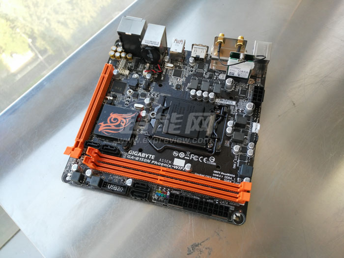 gigabyte_B150N_Phoenix_1.jpg