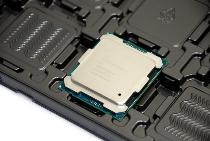 intel_core_i7-6950x.jpg