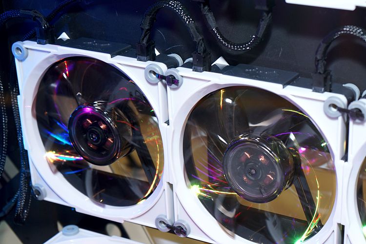 inwin_aurora_rgb_2.jpg