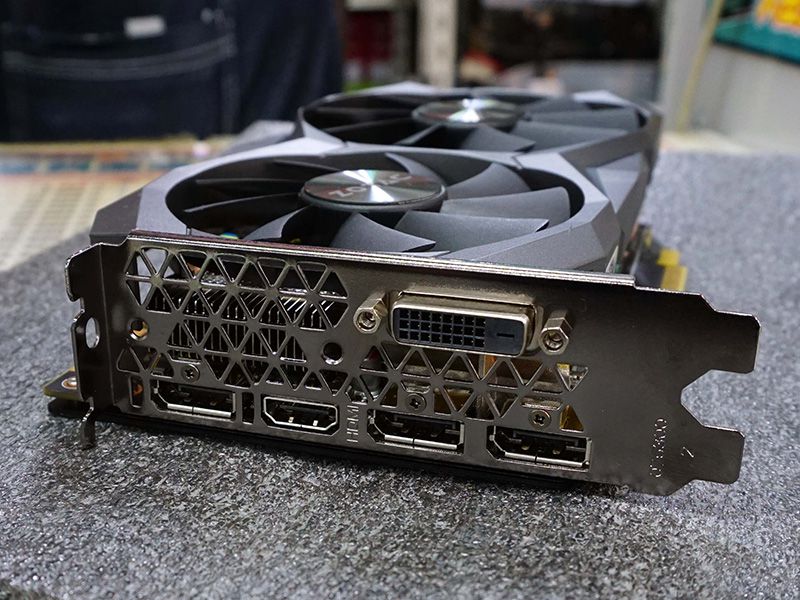 zotac_gtx1080_mini_3.jpg