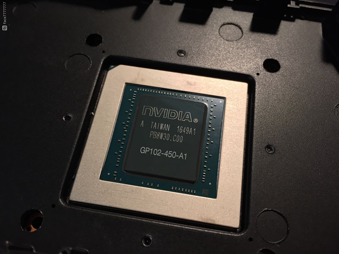 NVIDIA-TITAN-Xp-4.jpg