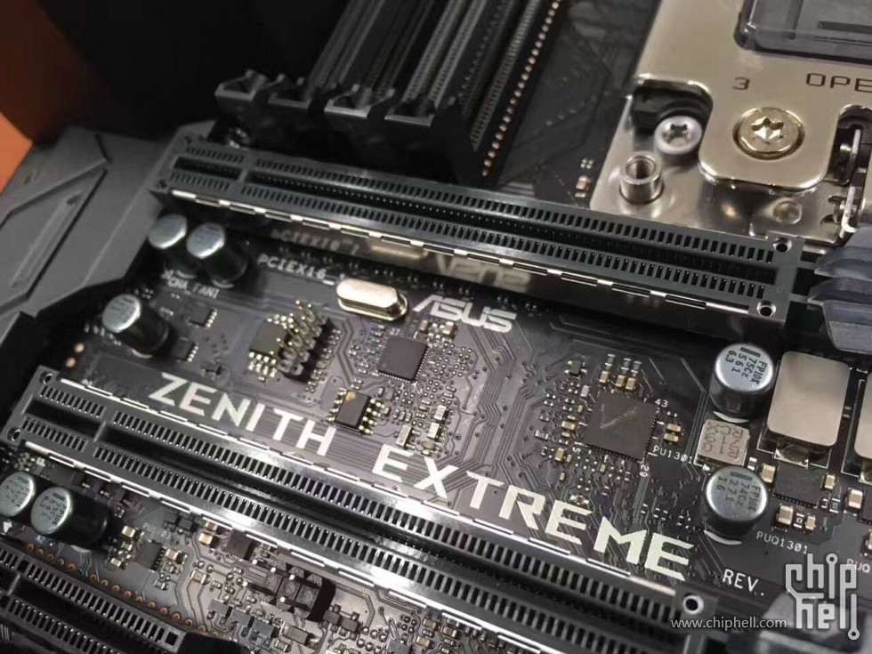 ASUS_X399_ROG_ZENITH_EXTREME_6.jpg