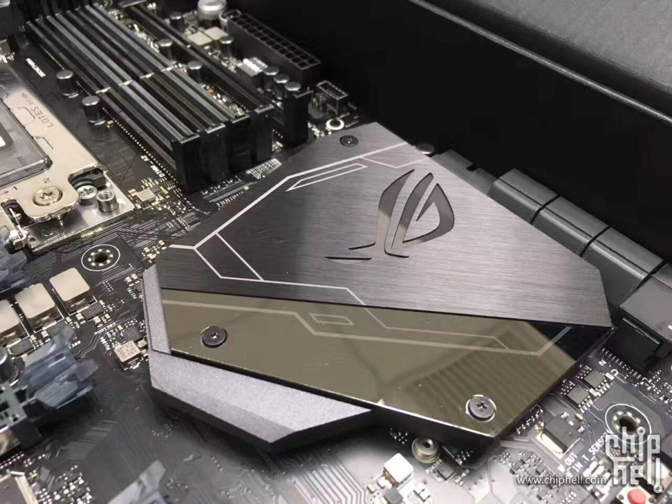 ASUS_X399_ROG_ZENITH_EXTREME_7.jpg