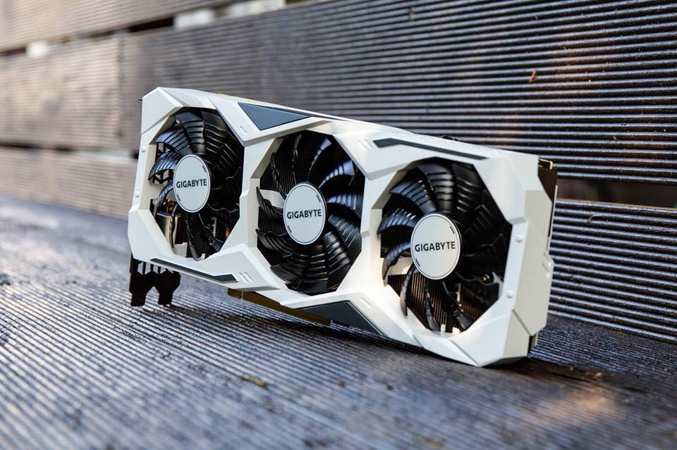 gigabyte_rtx_2080_white_2.jpg