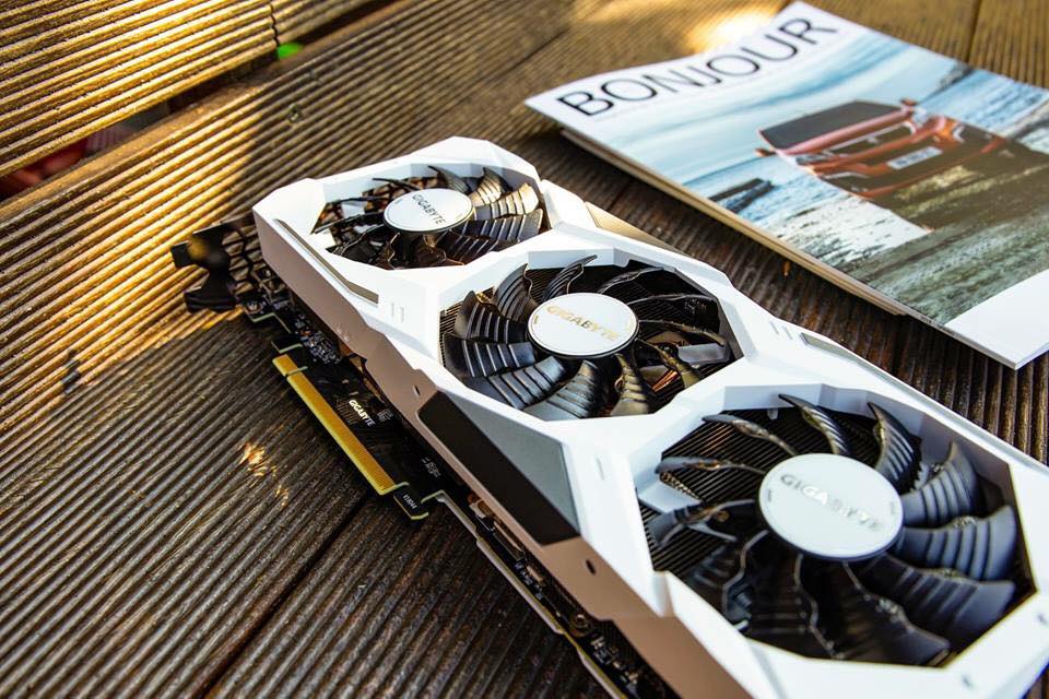 gigabyte_rtx_2080_white_4.jpg