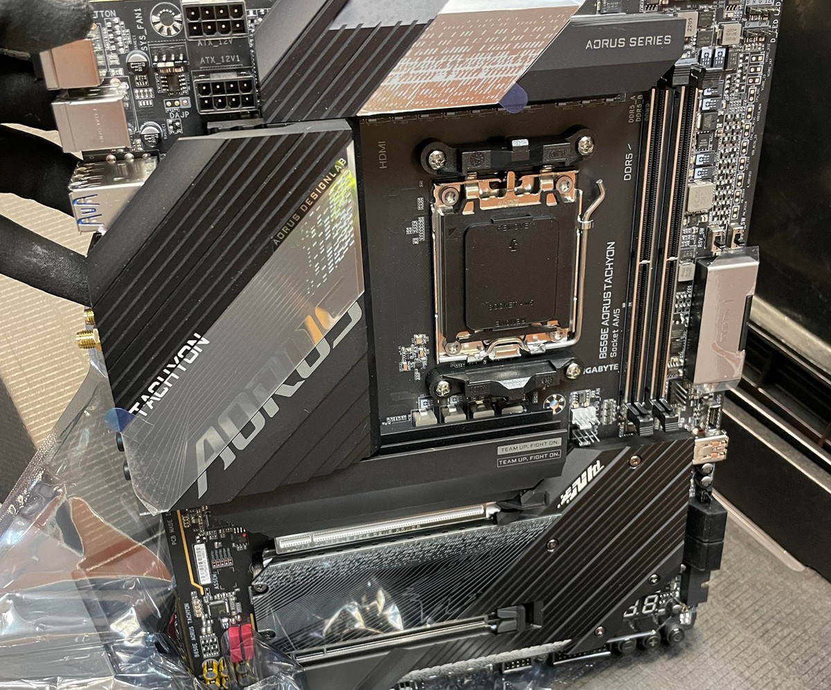 aorus_b650e_tachyou_2.jpg