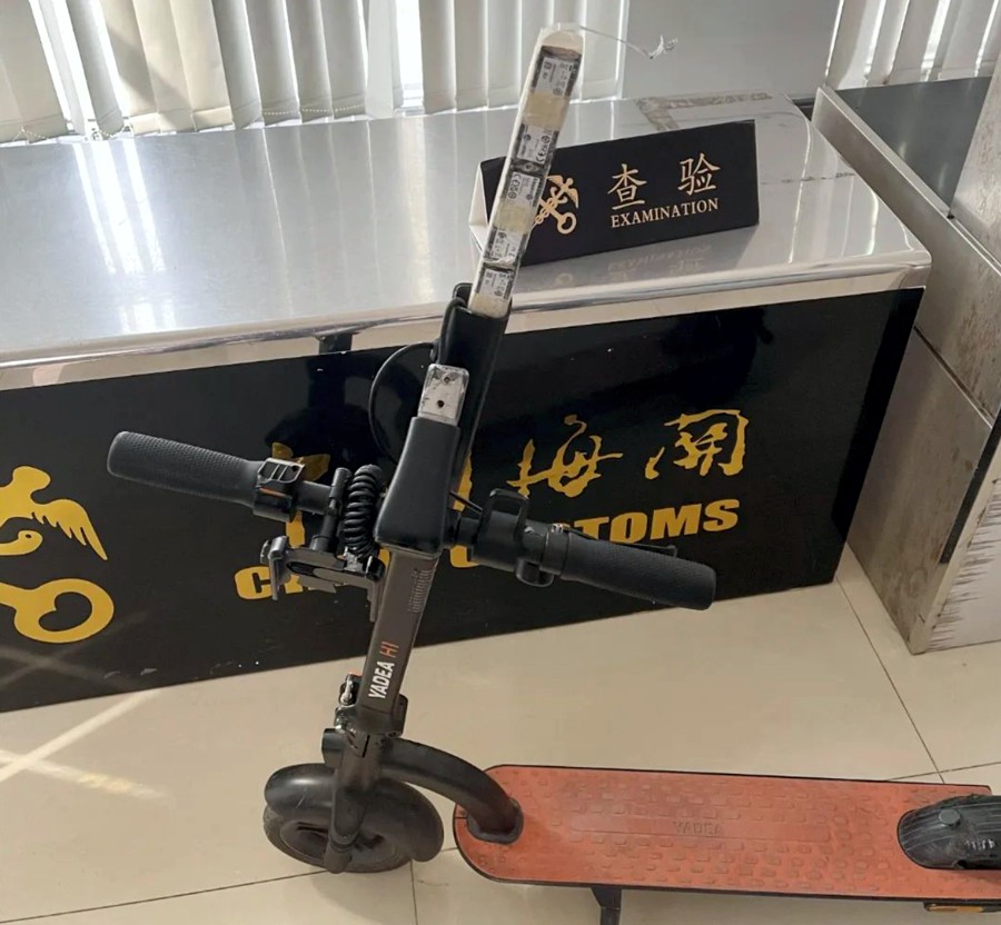 中國海關查獲用電動滑板車走私84顆 SSD
