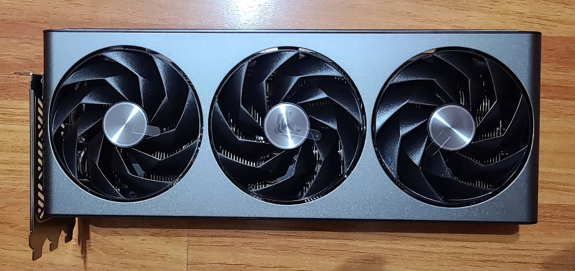 RADEON-7900-GRE-NITRO-SAPPHIRE-1.jpg