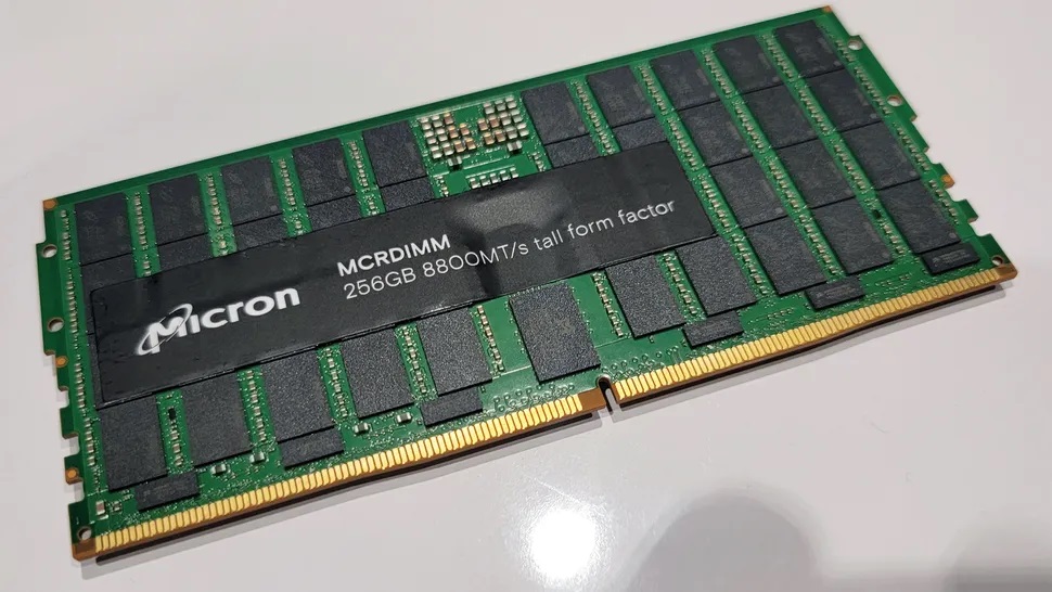 Micron 展示 256GB DDR5-8800, MCRDIMM 模組 功耗约 20W