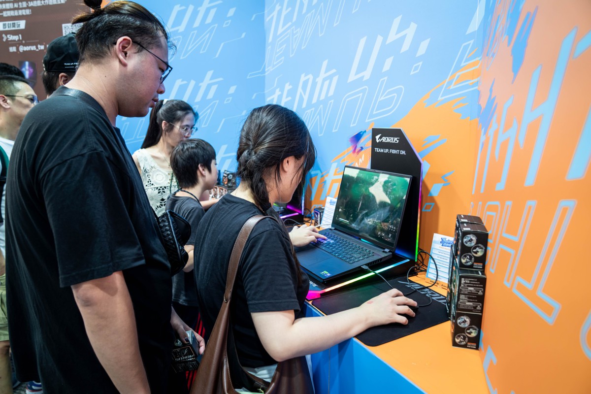 gigabyte09025.jpg