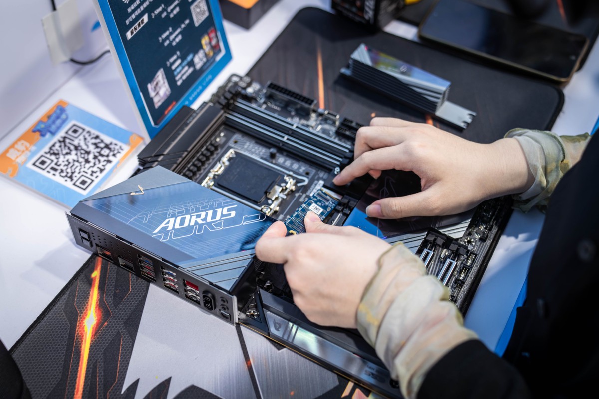 gigabyte09026.jpg