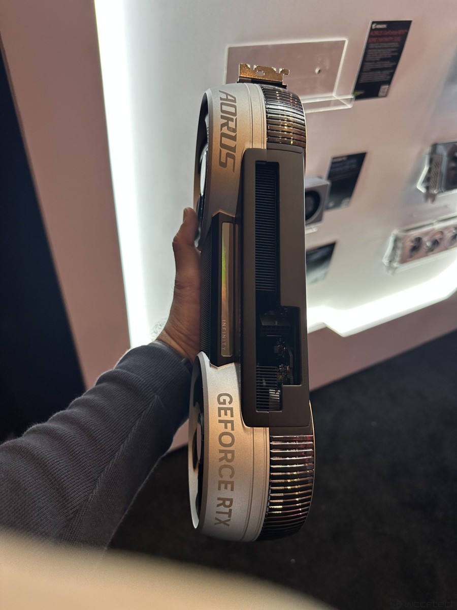 gigabyte_rtx_5090_infinity_4.jpg