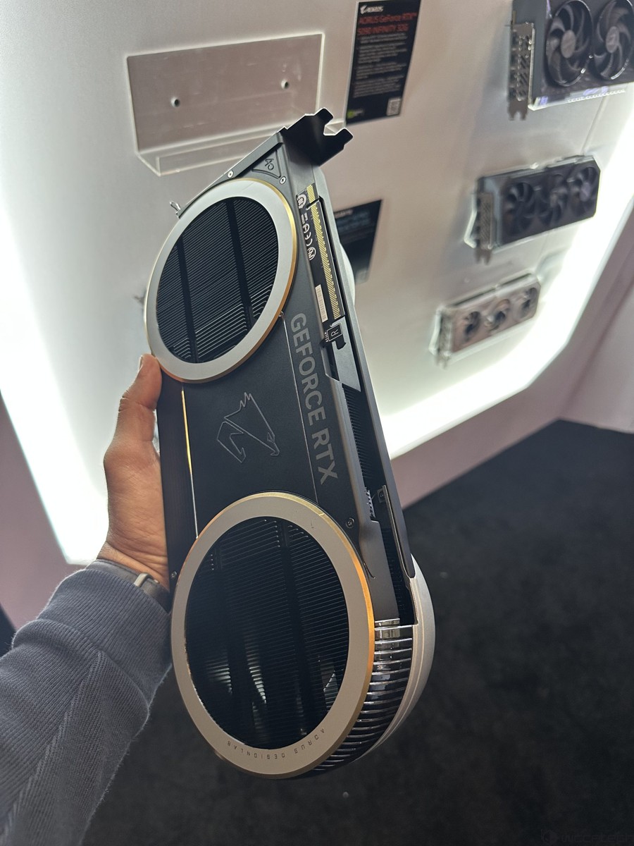 gigabyte_rtx_5090_infinity_5.jpg